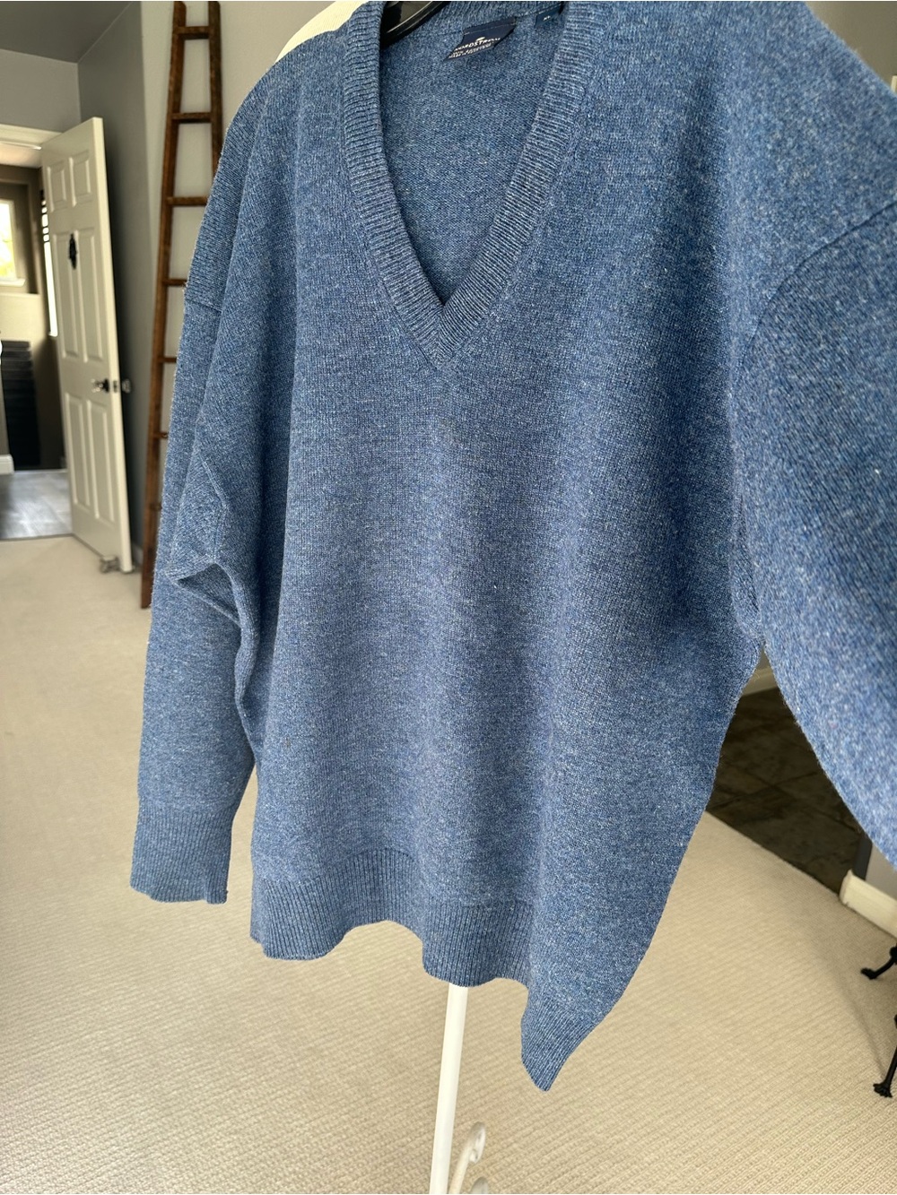 Nordstrom Men's V-Neck Sweater in Heathered Blue - Picture 4 of 11
